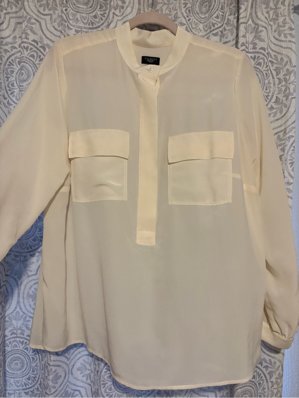 Talbots Cream Buttonless Popover Blouse with Front Flap Pockets
